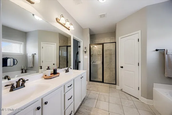 $335,000 | 552 Benton Drive, Nesbit, MS 38651