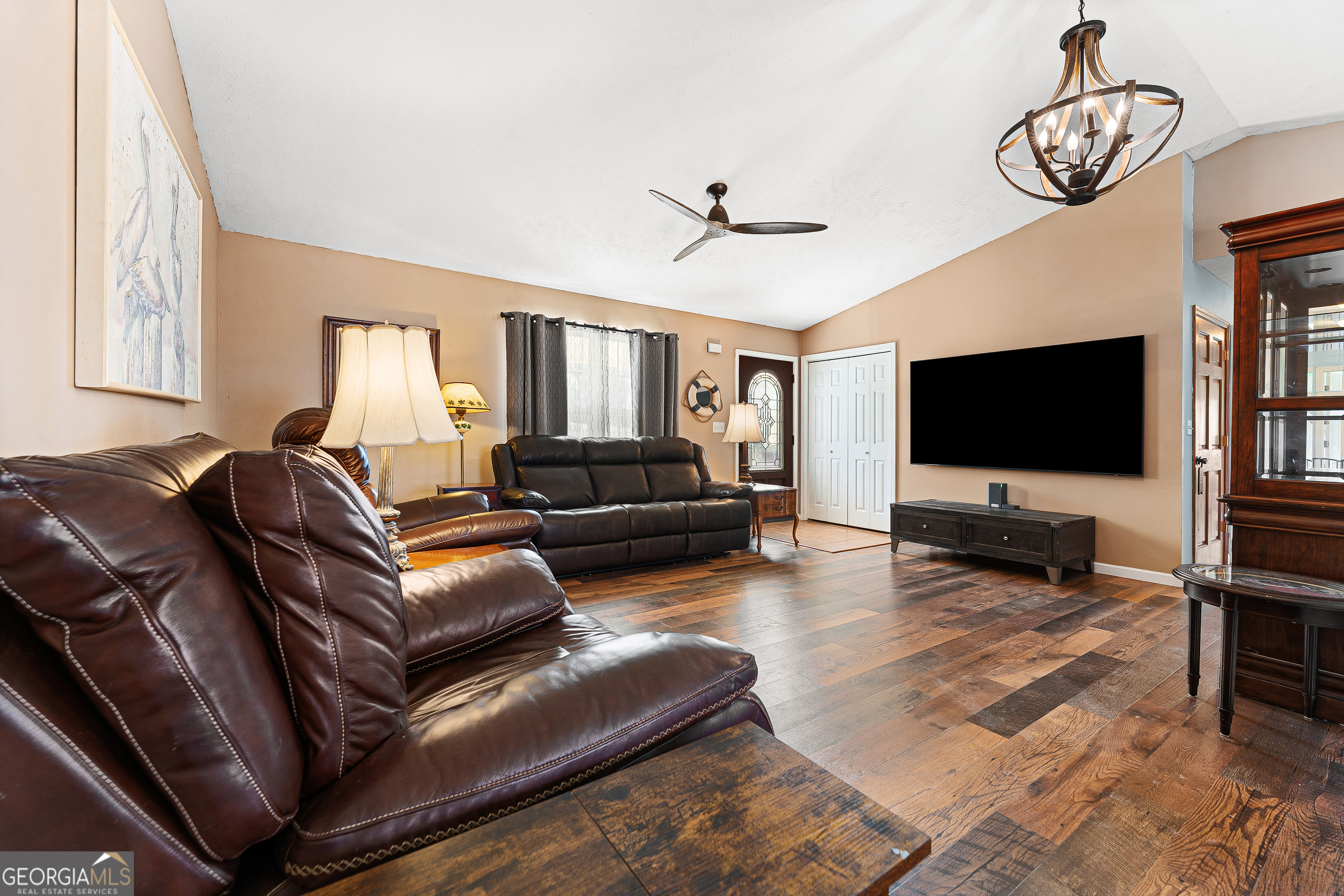 281 Cherokee Drive Fair Play, SC 29643 - Photo 9 of 29 a living room with furniture and a flat screen tv
