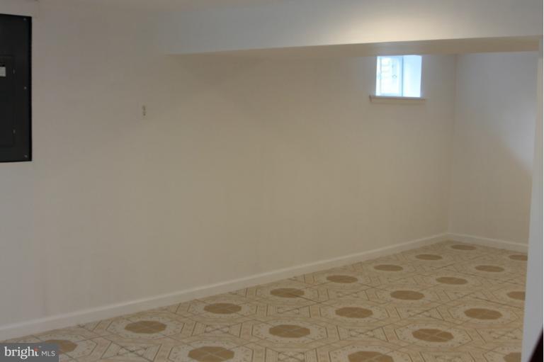 8209 Oakleigh Road Baltimore, MD 21234 - Photo 15 of 27 a view of small space