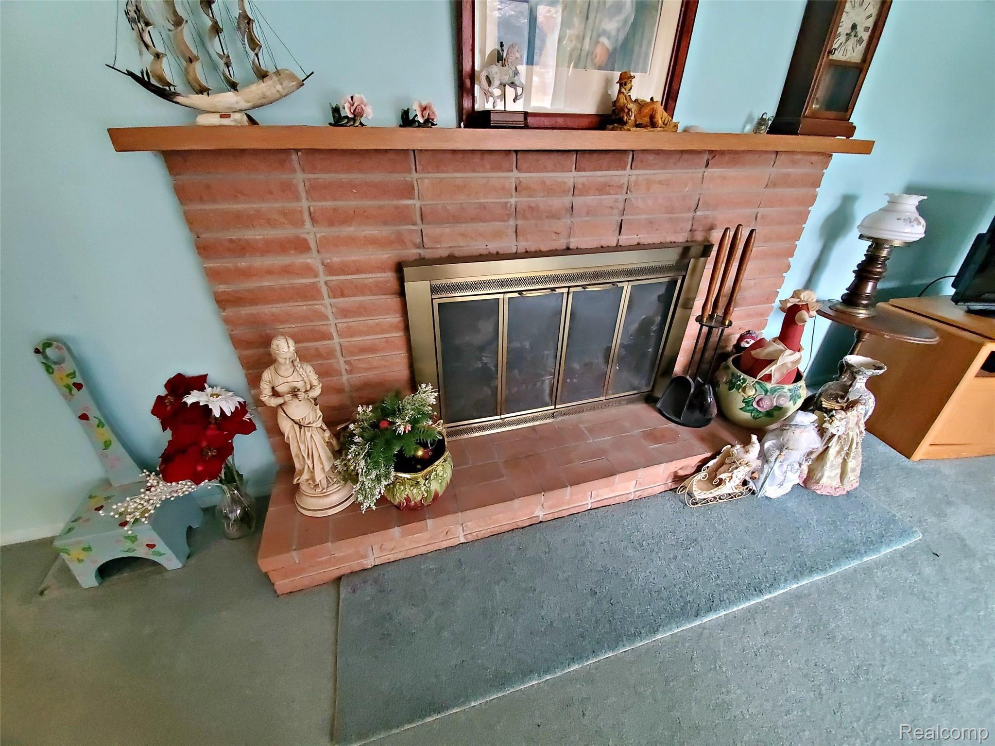 6356 Fenton Road Flint, MI 48507 - Photo 13 of 34 13.jpg