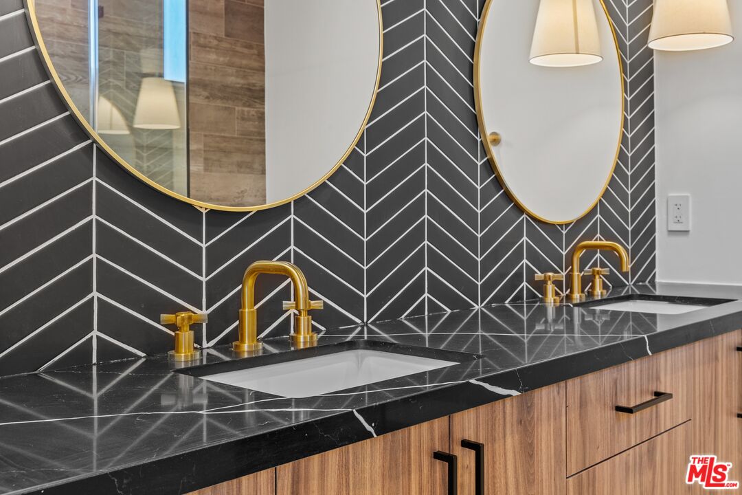 14535 Killion Street Sherman Oaks, CA 91411 - Photo 11 of 19