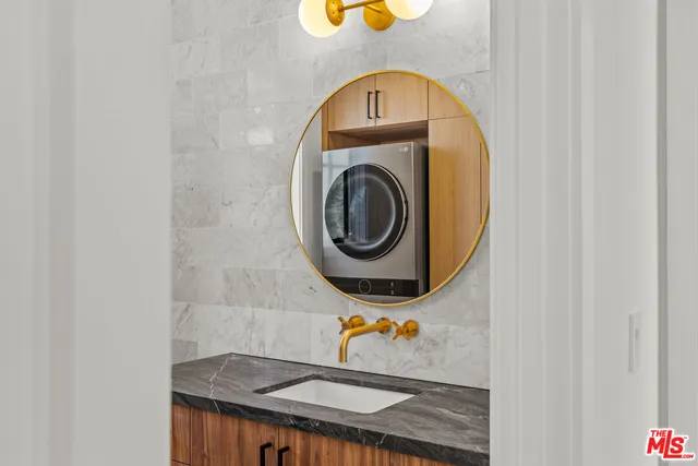 $6,900 | 14535 Killion Street, Sherman Oaks, CA 91411