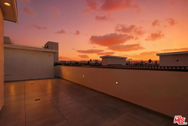 $6,900 | 14535 Killion Street, Sherman Oaks, CA 91411