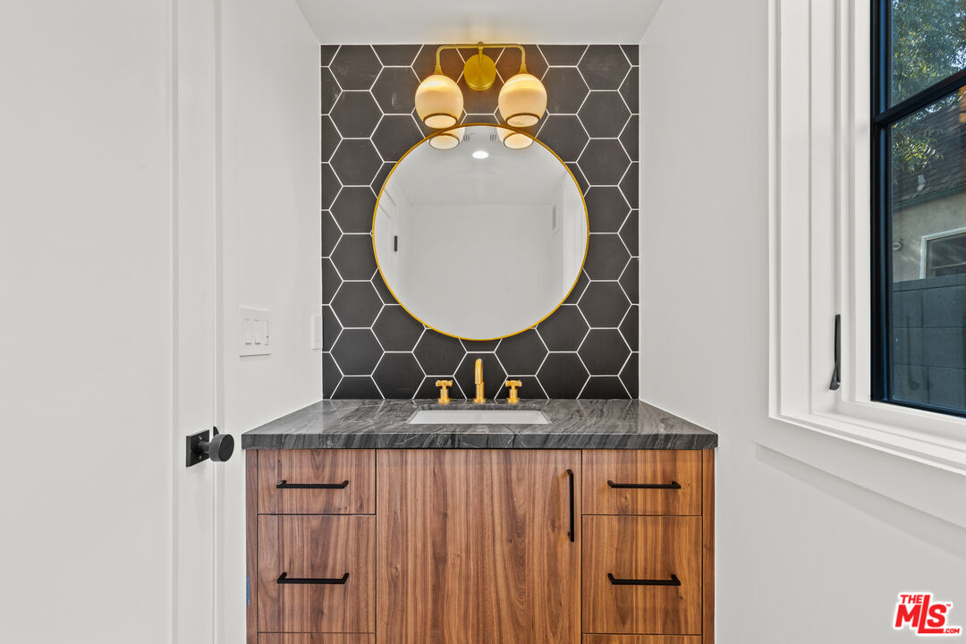 14535 Killion Street Sherman Oaks, CA 91411 - Photo 6 of 19