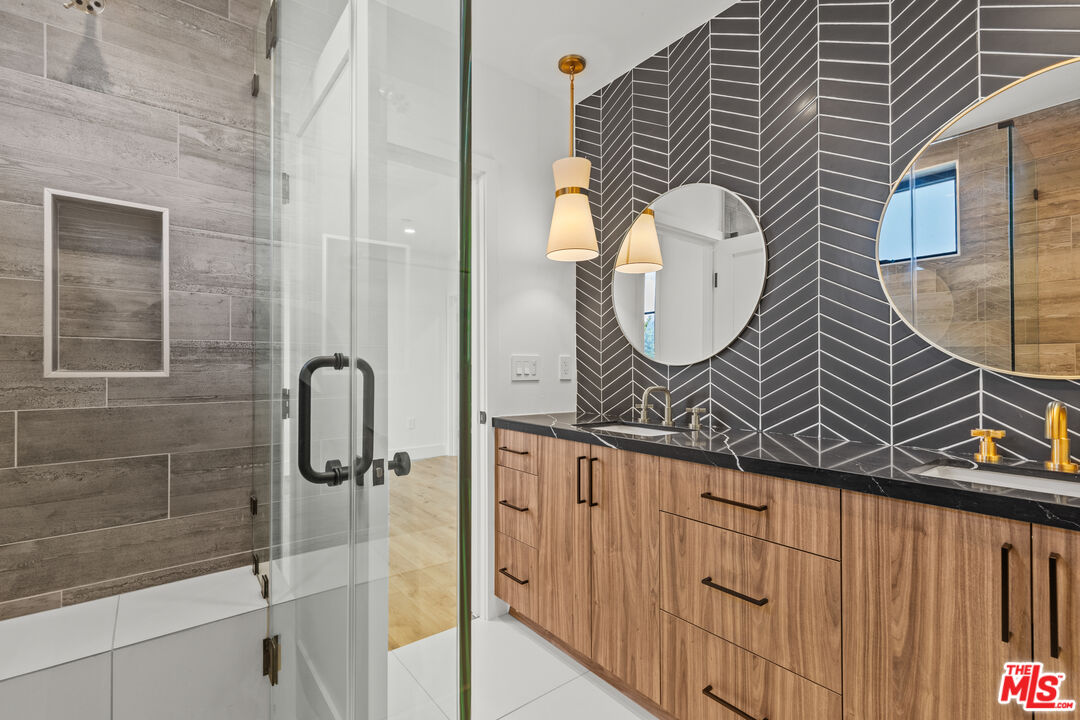 14535 Killion Street Sherman Oaks, CA 91411 - Photo 9 of 19