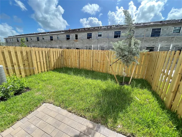 a view of a back yard of the house
