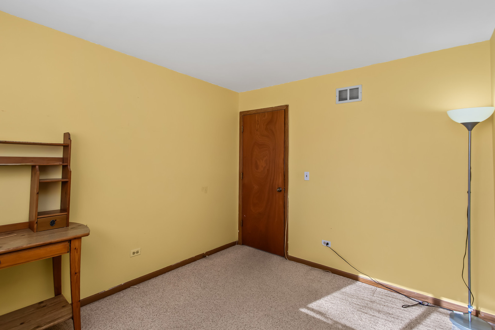 134 Virginia Court Streamwood, IL 60107 - Photo 12 of 25 a view of an empty room