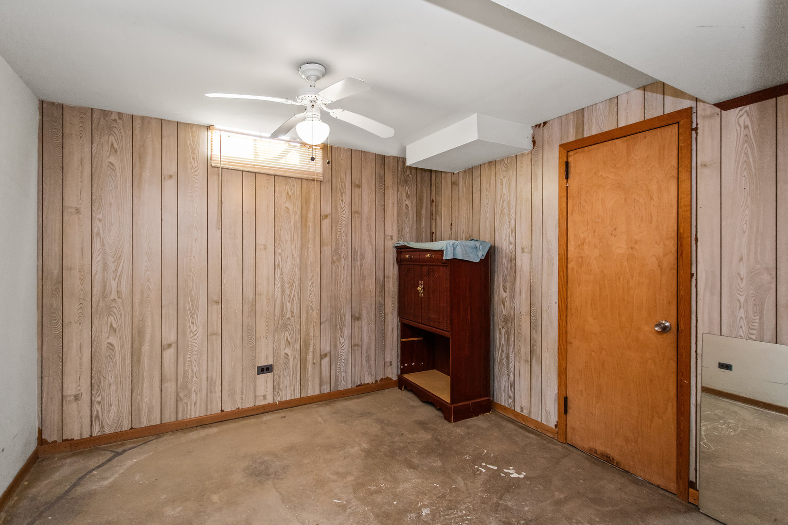 134 Virginia Court Streamwood, IL 60107 - Photo 20 of 25 an empty room with closet and a ceiling fan