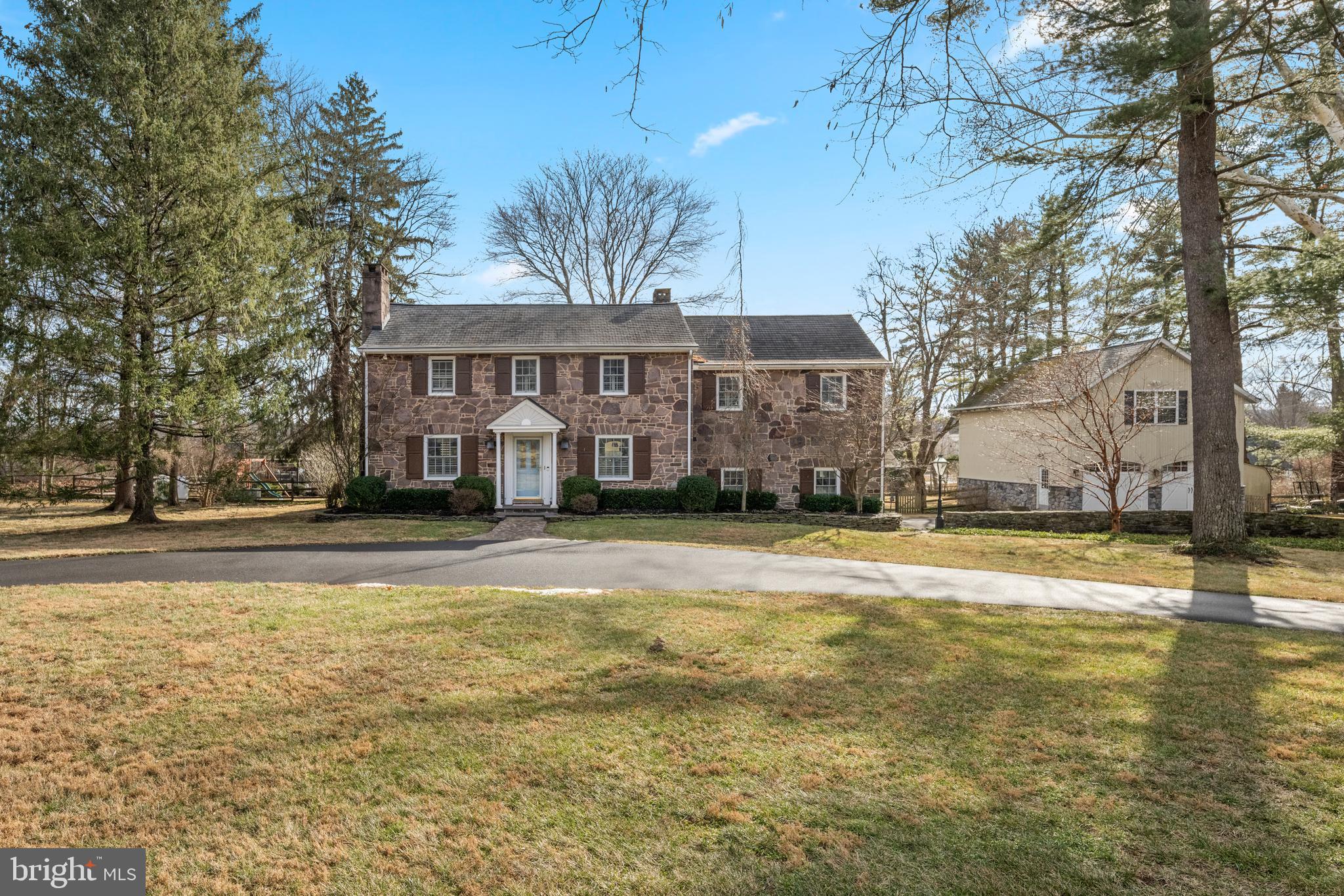 6760 Chapel Road New Hope, PA 18938 - Photo 4 of 54 Circular driveway