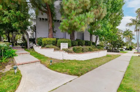 $1,095,000 | 1994 Diamond Street, Unit 2, San Diego, CA 92109