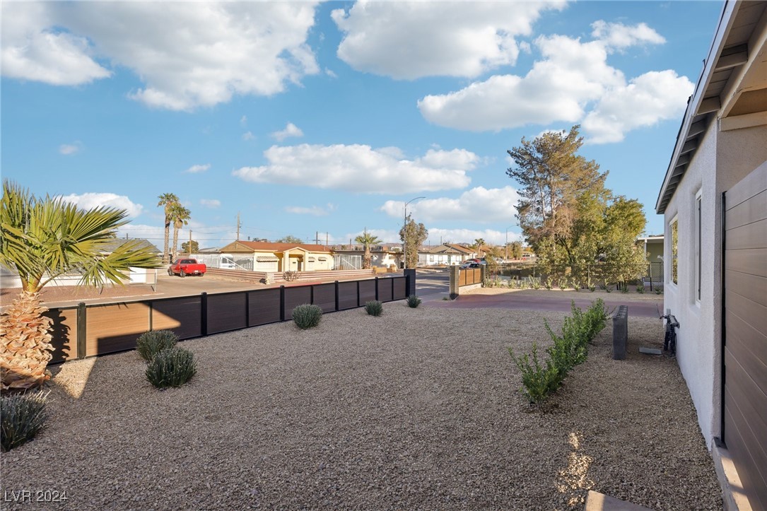 271 West Basic Road Henderson, NV 89015 - Photo 8 of 32