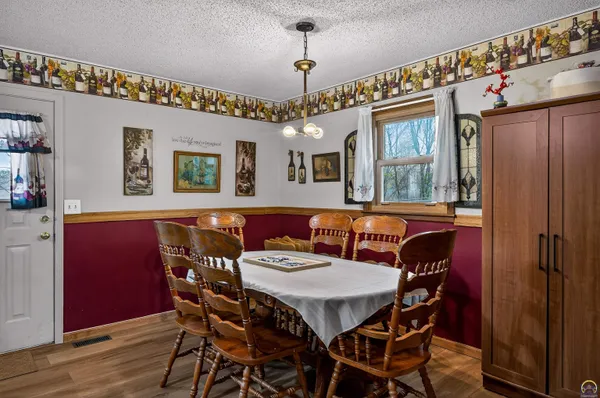 $264,900 | 712 Colorado Avenue, Holton, KS 66436