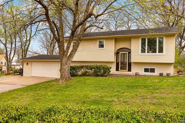 $264,900 | 712 Colorado Avenue, Holton, KS 66436