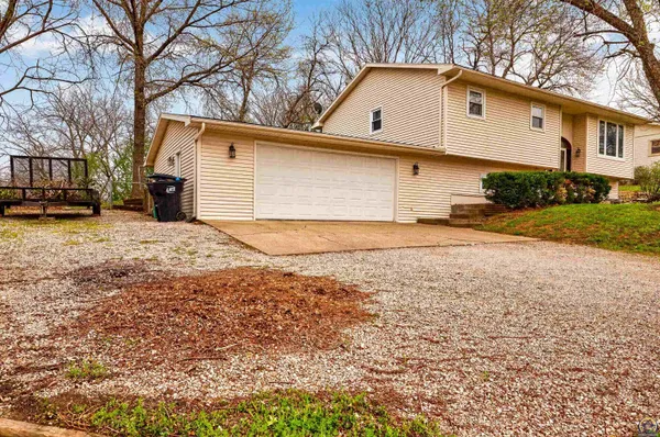 $264,900 | 712 Colorado Avenue, Holton, KS 66436