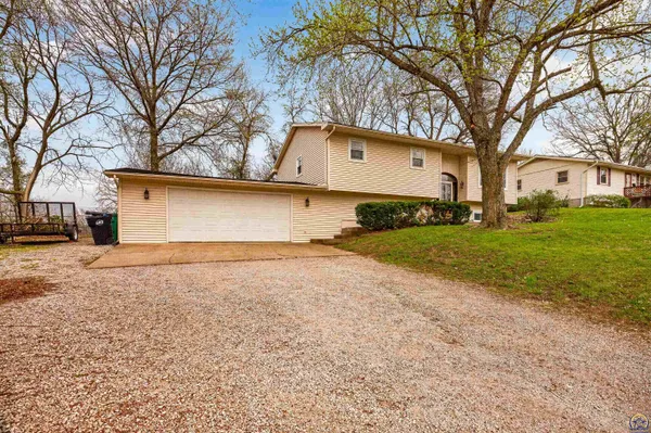 $264,900 | 712 Colorado Avenue, Holton, KS 66436