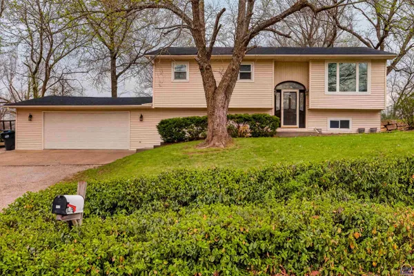 $264,900 | 712 Colorado Avenue, Holton, KS 66436