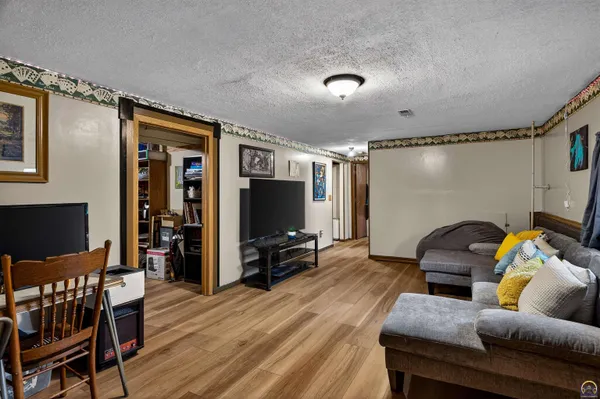 $264,900 | 712 Colorado Avenue, Holton, KS 66436