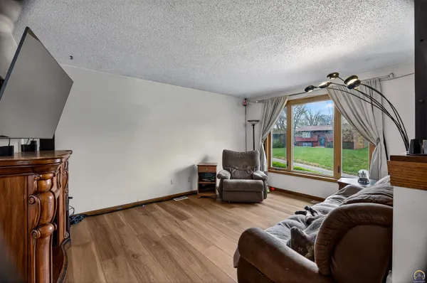 $264,900 | 712 Colorado Avenue, Holton, KS 66436