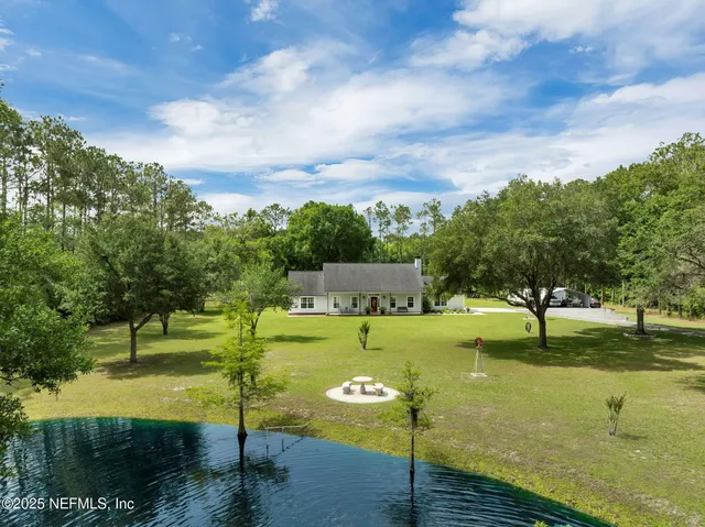 a view of a garden with lawn chairs