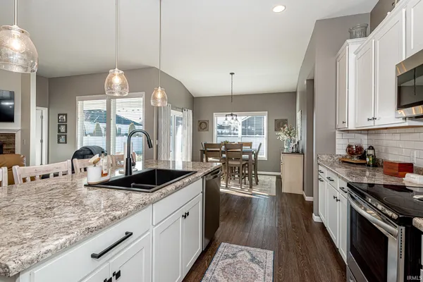 $364,900 | 10940 Fenton Cove, Roanoke, IN 46783