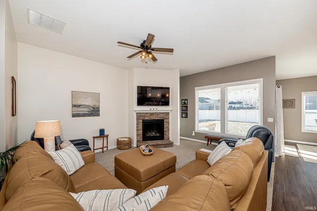 $364,900 | 10940 Fenton Cove, Roanoke, IN 46783