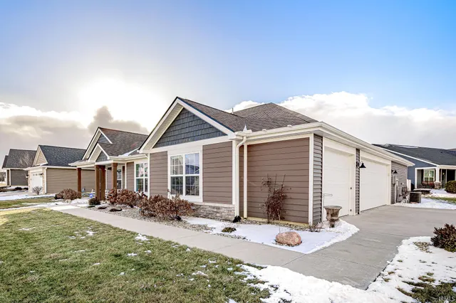 $364,900 | 10940 Fenton Cove, Roanoke, IN 46783