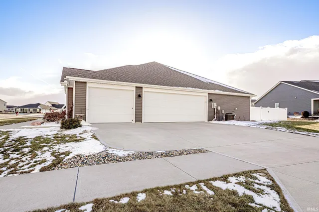 $364,900 | 10940 Fenton Cove, Roanoke, IN 46783