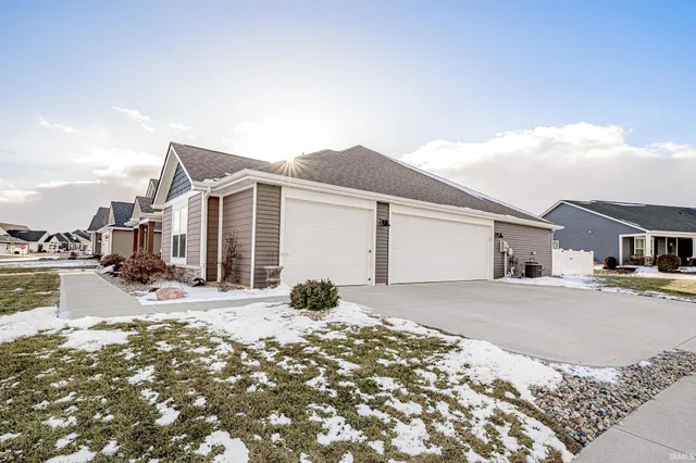 $364,900 | 10940 Fenton Cove, Roanoke, IN 46783