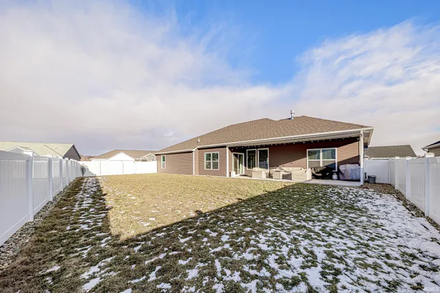 $364,900 | 10940 Fenton Cove, Roanoke, IN 46783