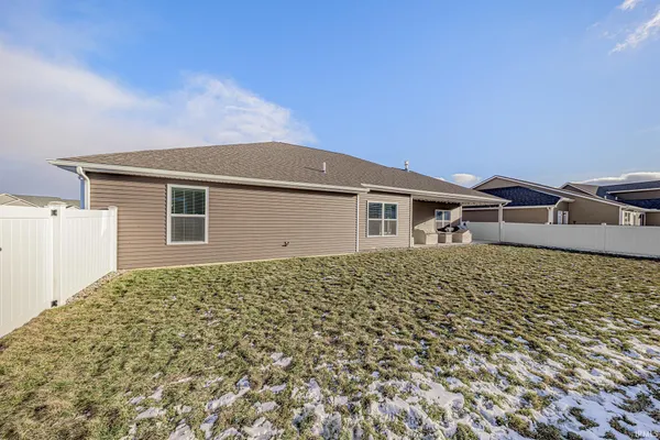 $364,900 | 10940 Fenton Cove, Roanoke, IN 46783