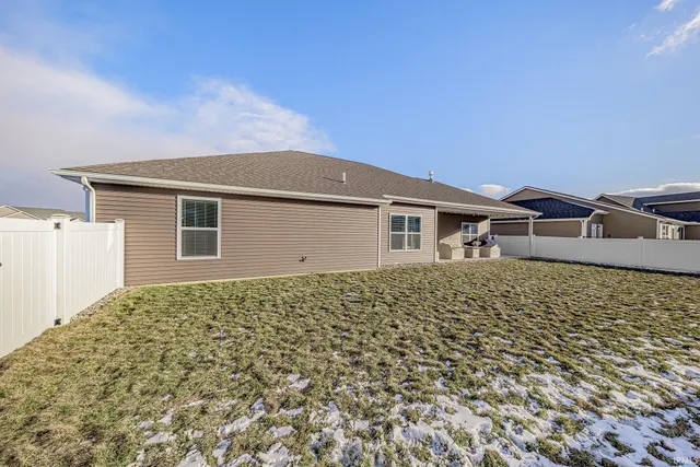 $364,900 | 10940 Fenton Cove, Roanoke, IN 46783