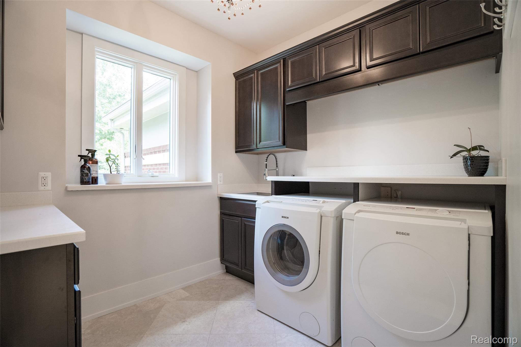 5015 Old Mill Road Rochester, MI 48306 - Photo 24 of 85 1ST FLOOR LAUNDRY ROOM
