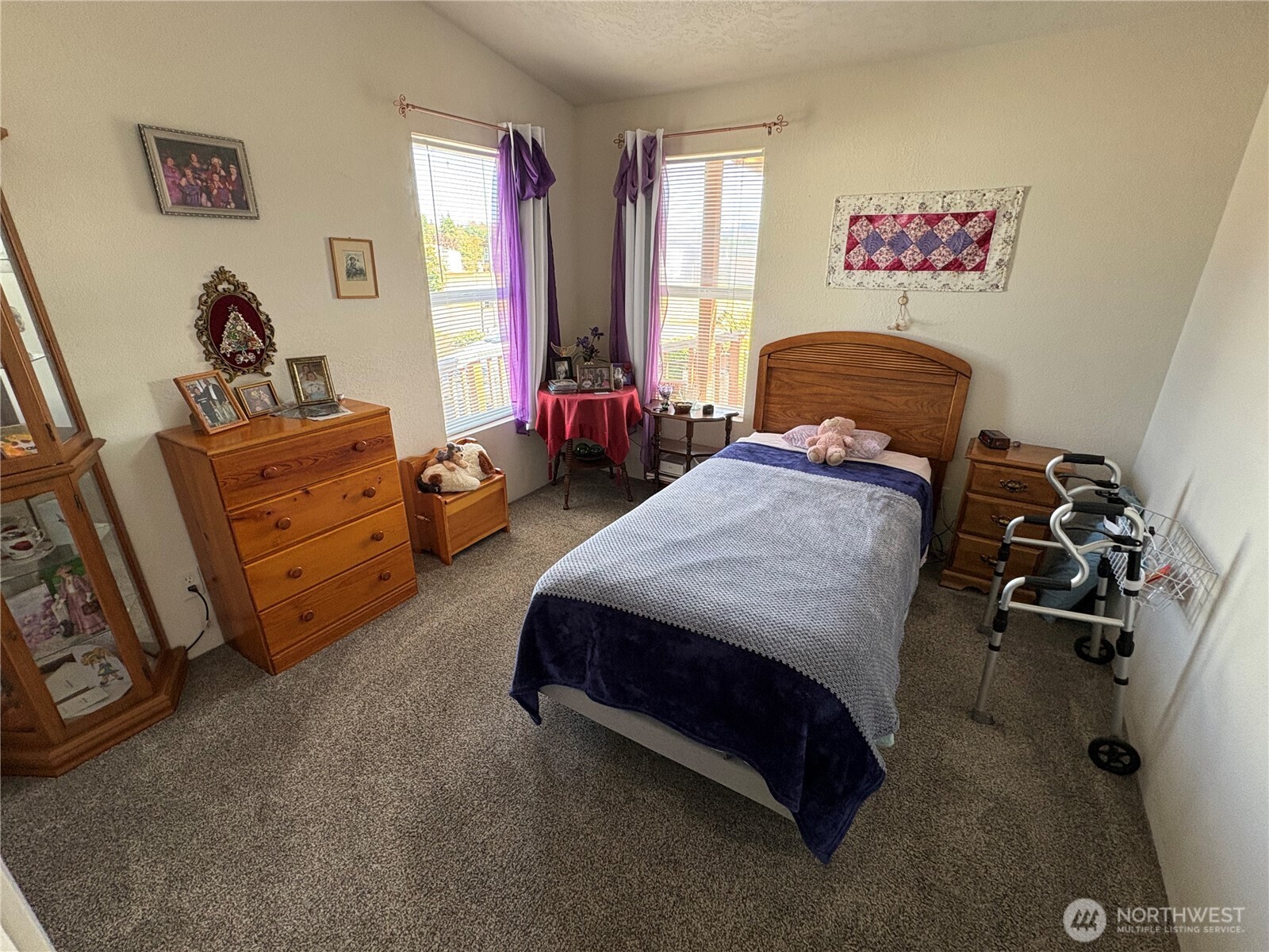 51 Meander Way Aberdeen, WA 98520 - Photo 13 of 22 a spacious bedroom with a bed and a dresser