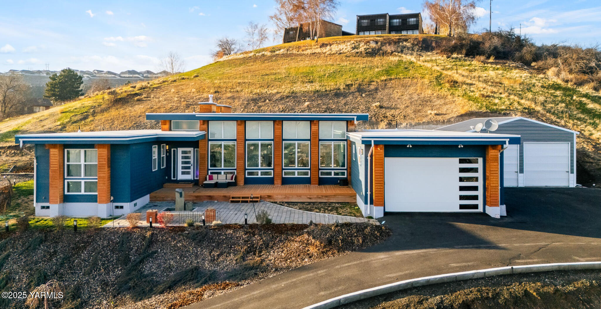 925 Goodlander Circle Selah, WA 98942 - Photo 1 of 43 a view of a house with roof deck
