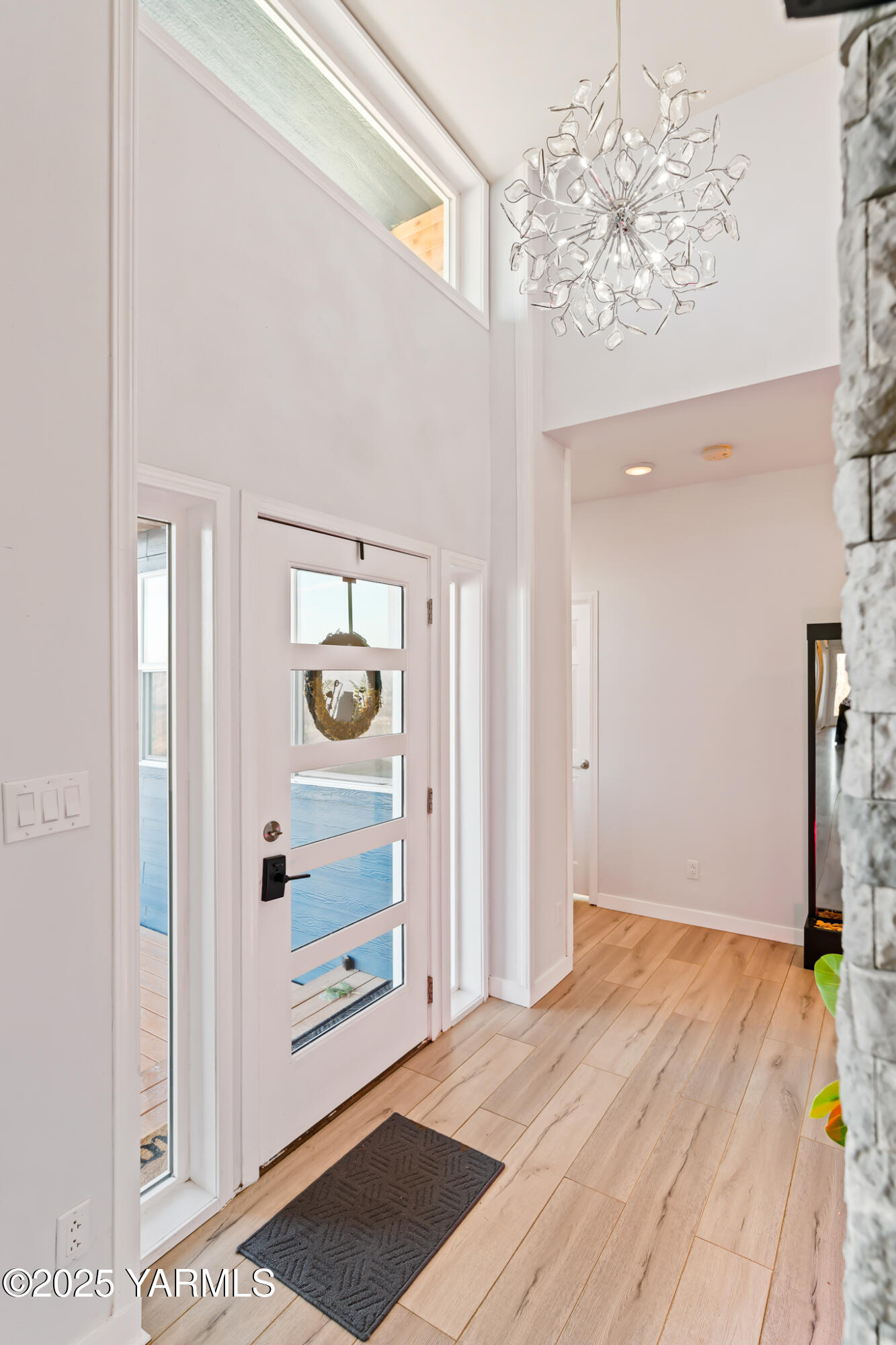 925 Goodlander Circle Selah, WA 98942 - Photo 17 of 43 006Glass Entry door with sidelight windo