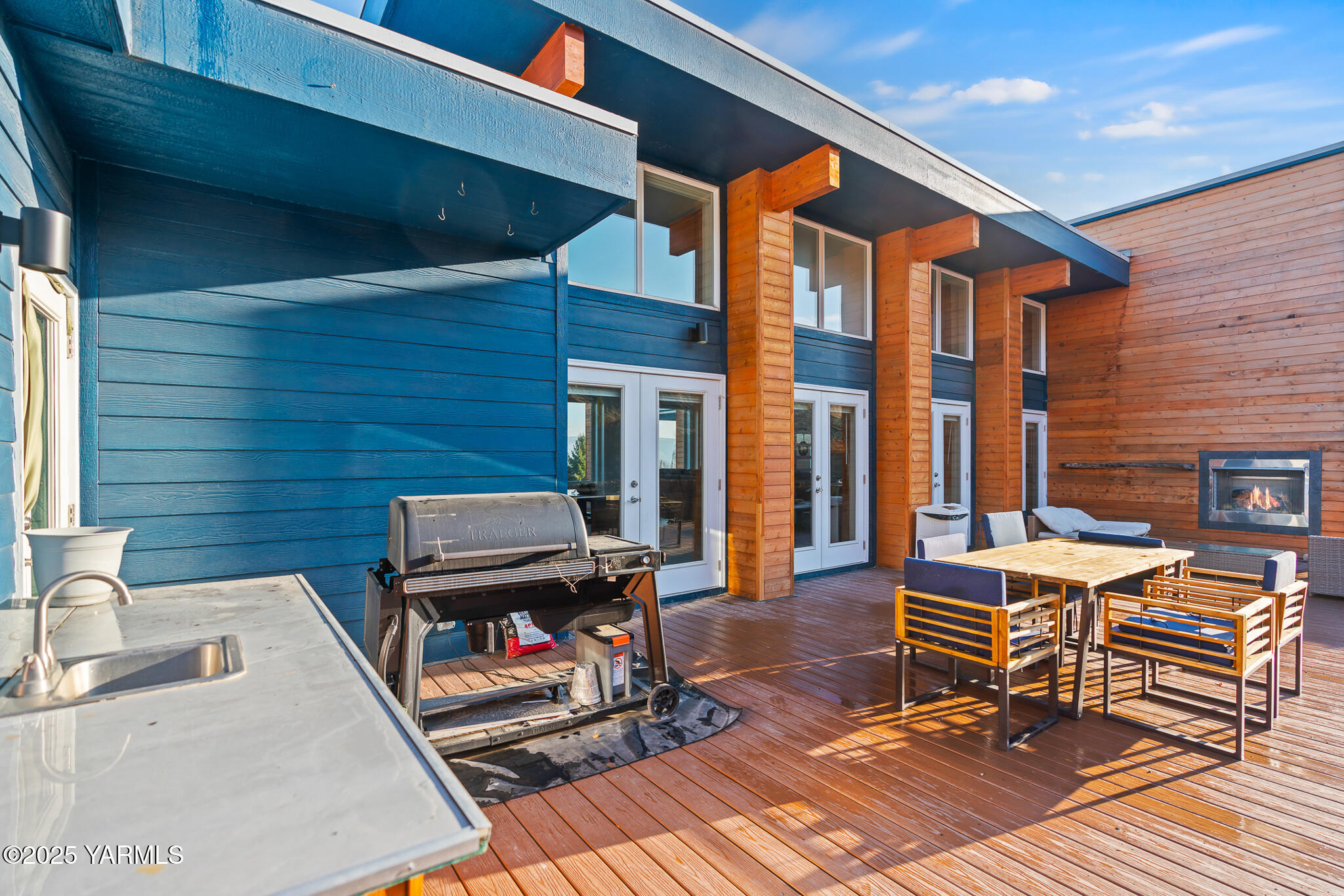 925 Goodlander Circle Selah, WA 98942 - Photo 30 of 43 0033Back Deck and outdoor BBQ space