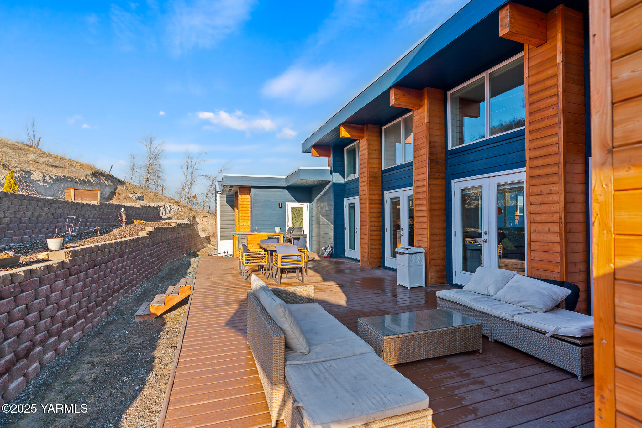 925 Goodlander Circle Selah, WA 98942 - Photo 31 of 43 a view of a patio with couches chairs and wooden floor