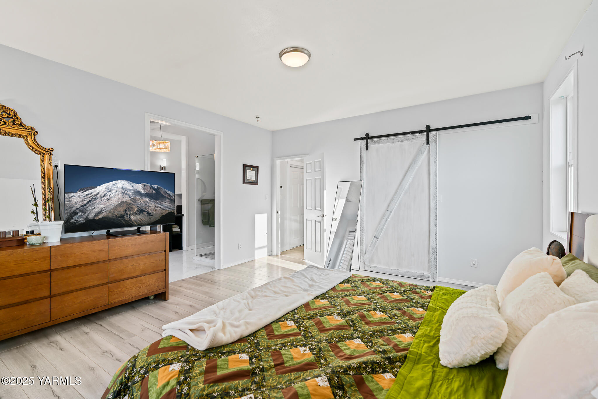 925 Goodlander Circle Selah, WA 98942 - Photo 37 of 43 a bedroom with a bed and a flat screen tv