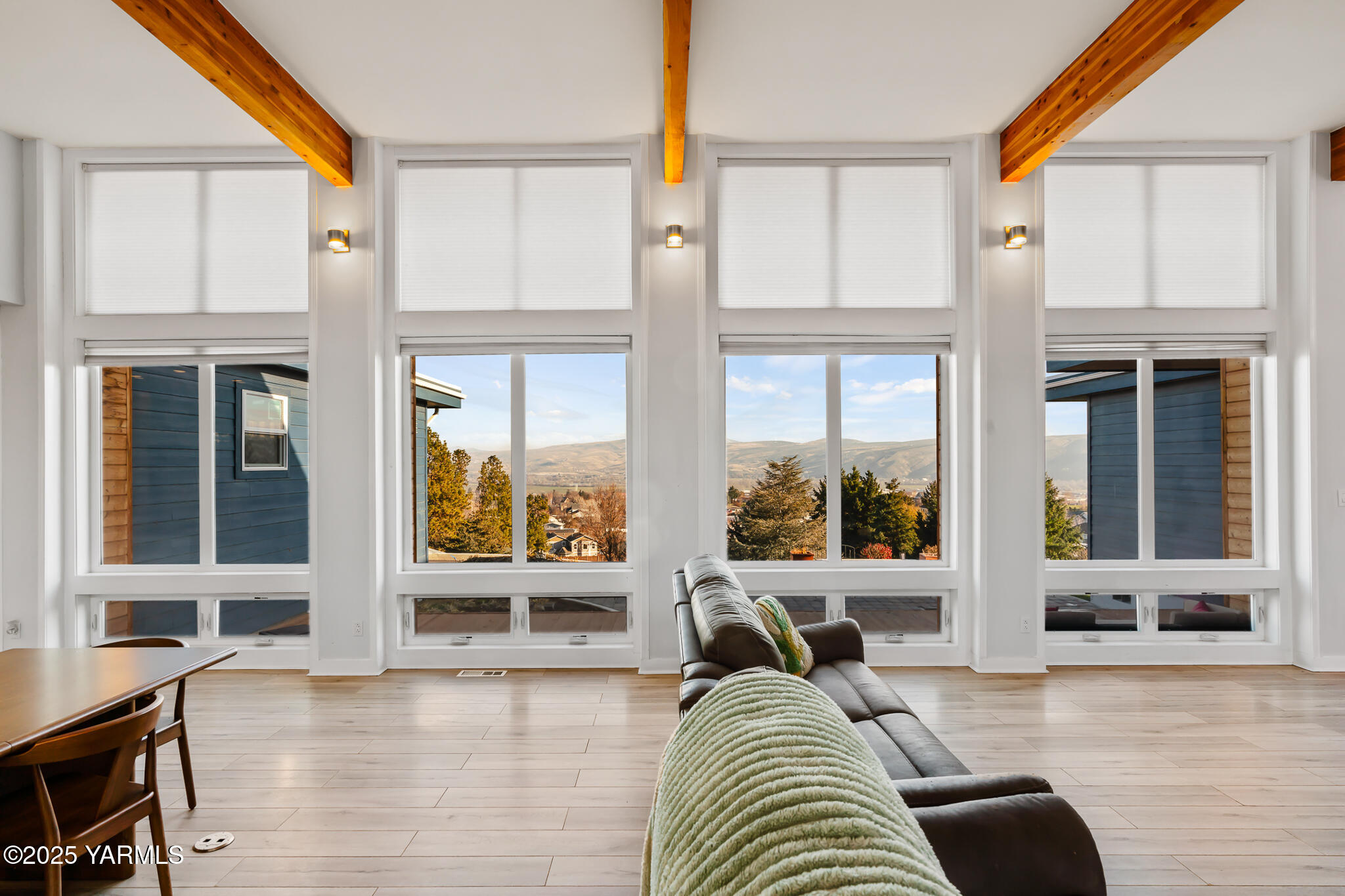 925 Goodlander Circle Selah, WA 98942 - Photo 10 of 43 a view of a living room and a large window