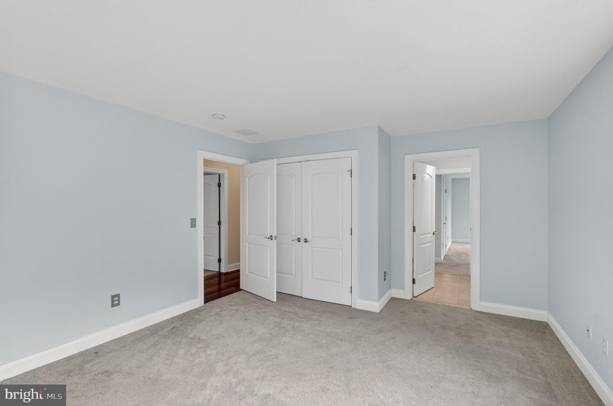 342 Ring Road Chadds Ford, PA 19317 - Photo 43 of 95 Spacious room with serene blue walls.