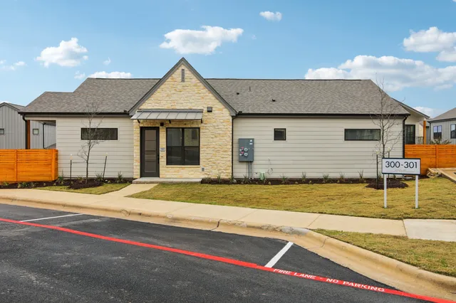 a view of backyard of the house