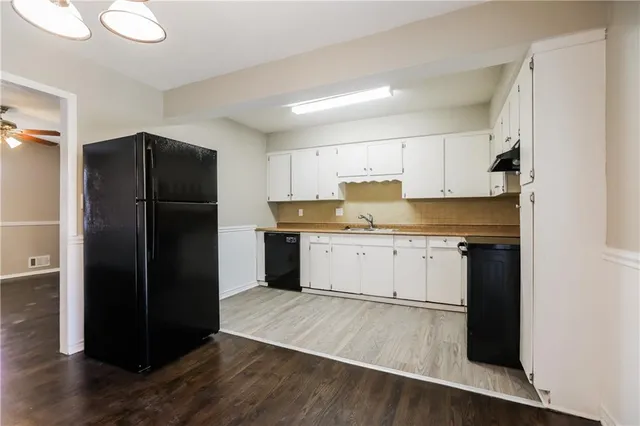 $1,680 | 2900 South Linwood Avenue, Independence, MO 64055