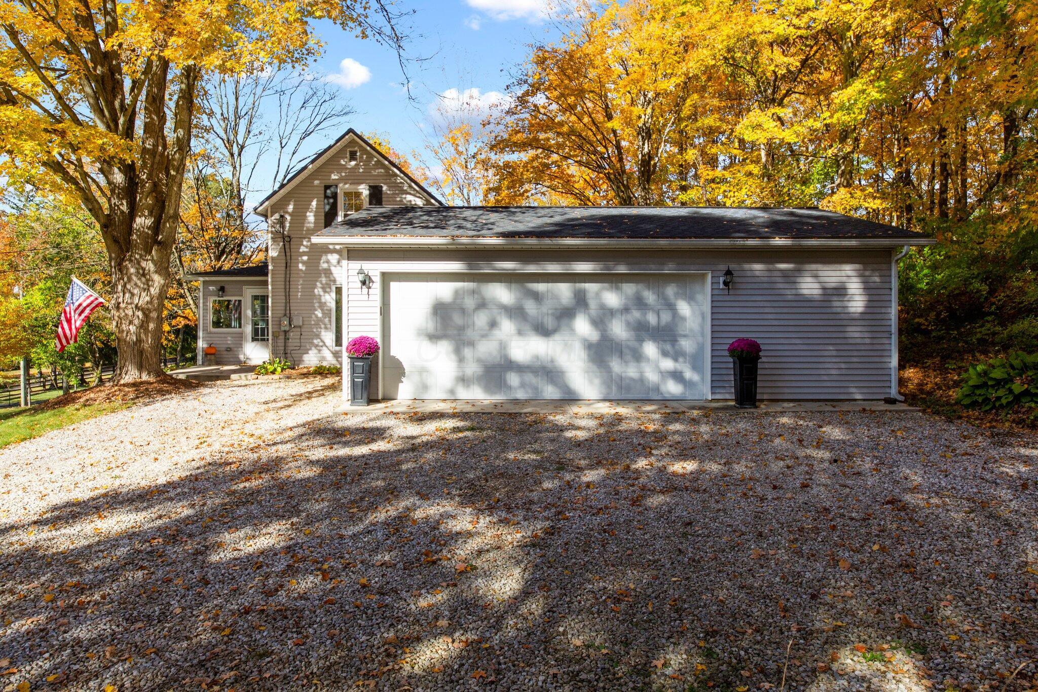 3694 Horseshoe Road Delaware, OH 43015 - Photo 4 of 26 Oversized Two Car Garage