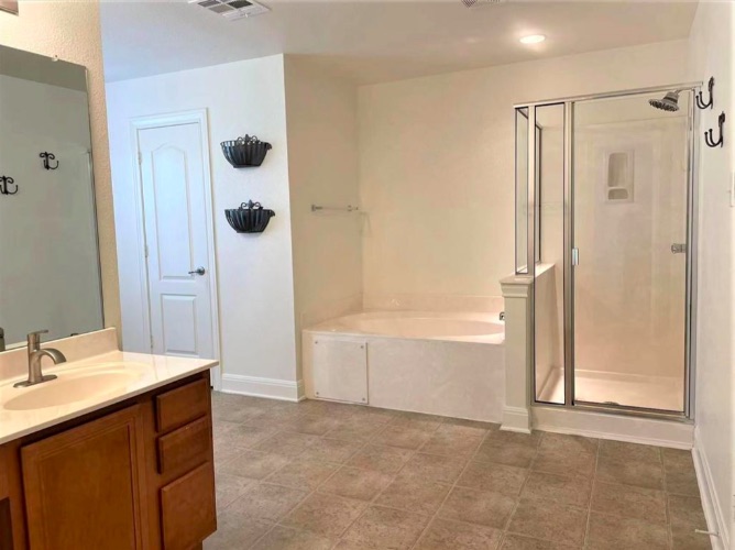 508 Tyree Road Cedar Park, TX 78613 - Photo 18 of 22 a bath room with a sink and a mirror