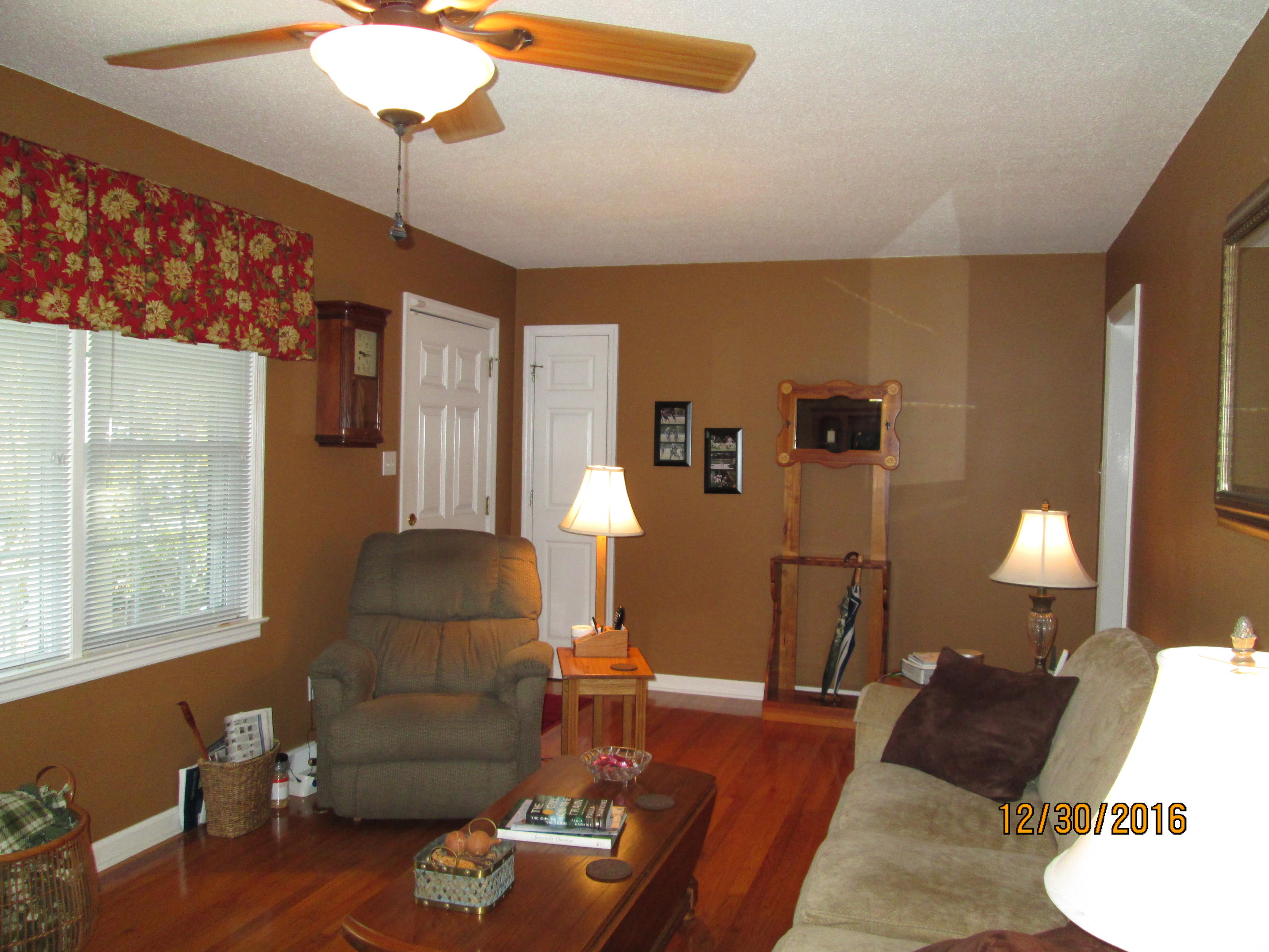 209 Live Oak Road Summerville, SC 29485 - Photo 4 of 28 IMG_2049
