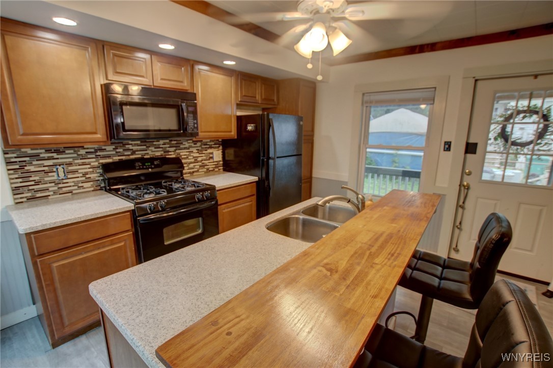 2020 Lakeview Road Lake View, NY 14085 - Photo 5 of 38