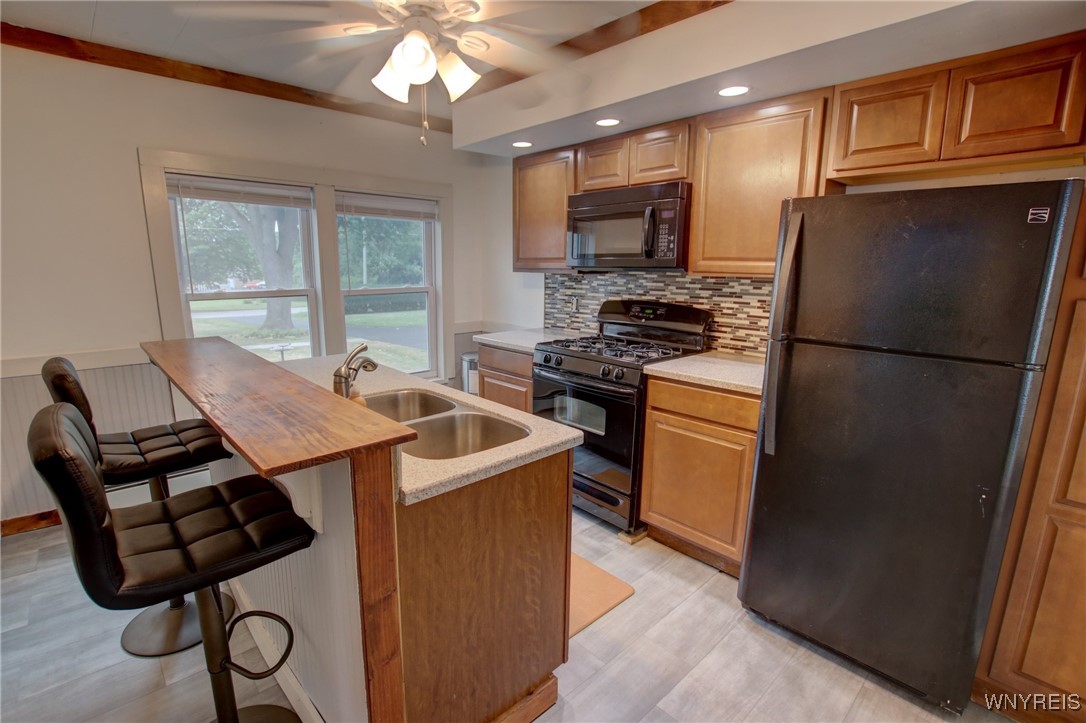 2020 Lakeview Road Lake View, NY 14085 - Photo 8 of 38