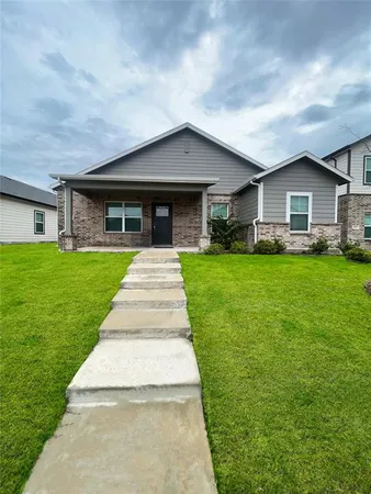 $2,100 | 4011 Dayton Drive, Forney, TX 75126