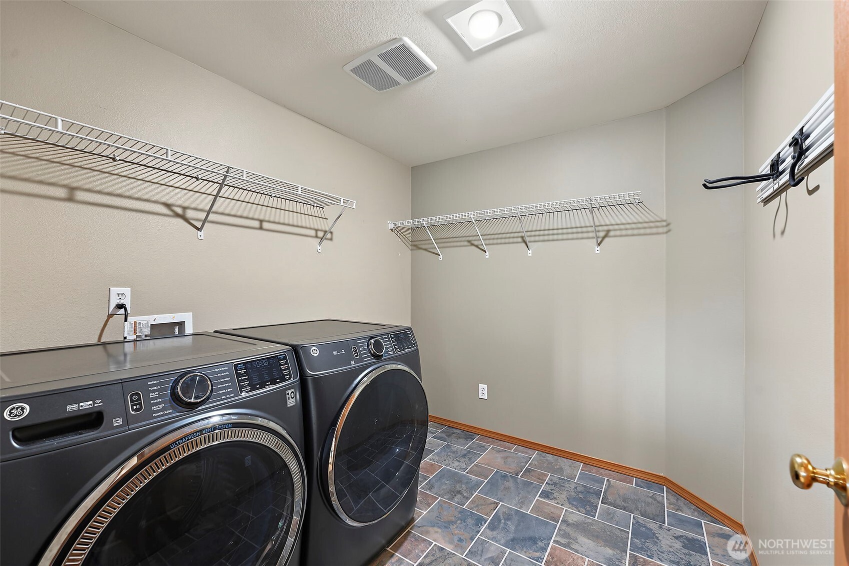 4529 Johnson Point Road Northeast Olympia, WA 98516 - Photo 15 of 39 Gallery Image 15