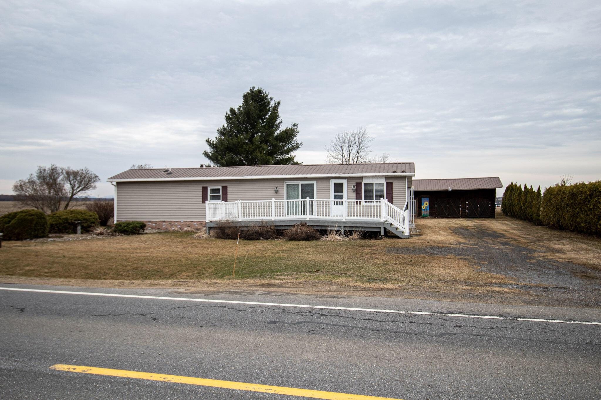 2407 Lake Shore Road Champlain, NY 12921 - Photo 3 of 42 03